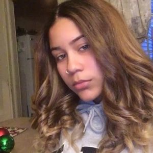 Meet your Posher, Aja